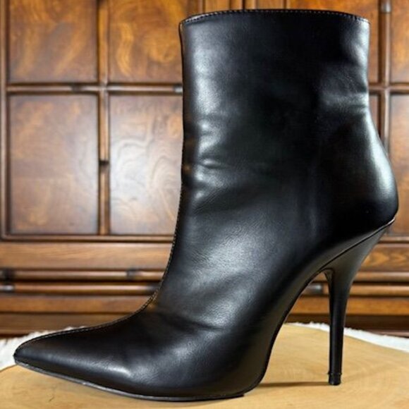 Mackin J Black Faux Leather Pointed Toe Center Stitch Seam Side Zip Heel Bootie - Picture 3 of 13